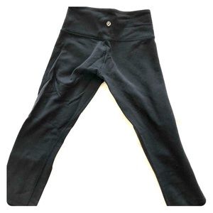 Lululemon reversible wunder under crops SZ 2